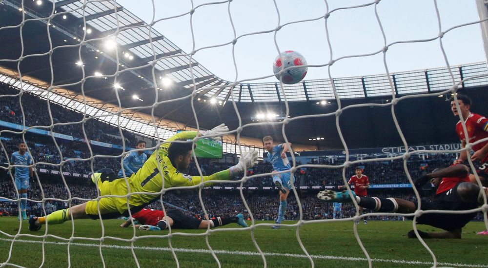 Manchester City's Kevin De Bruyne scores their second goal past Manchester United's David de Gea at the Etihad Stadium, Manchester March 6, 2022. u00e2u20acu201d Reuters picn
