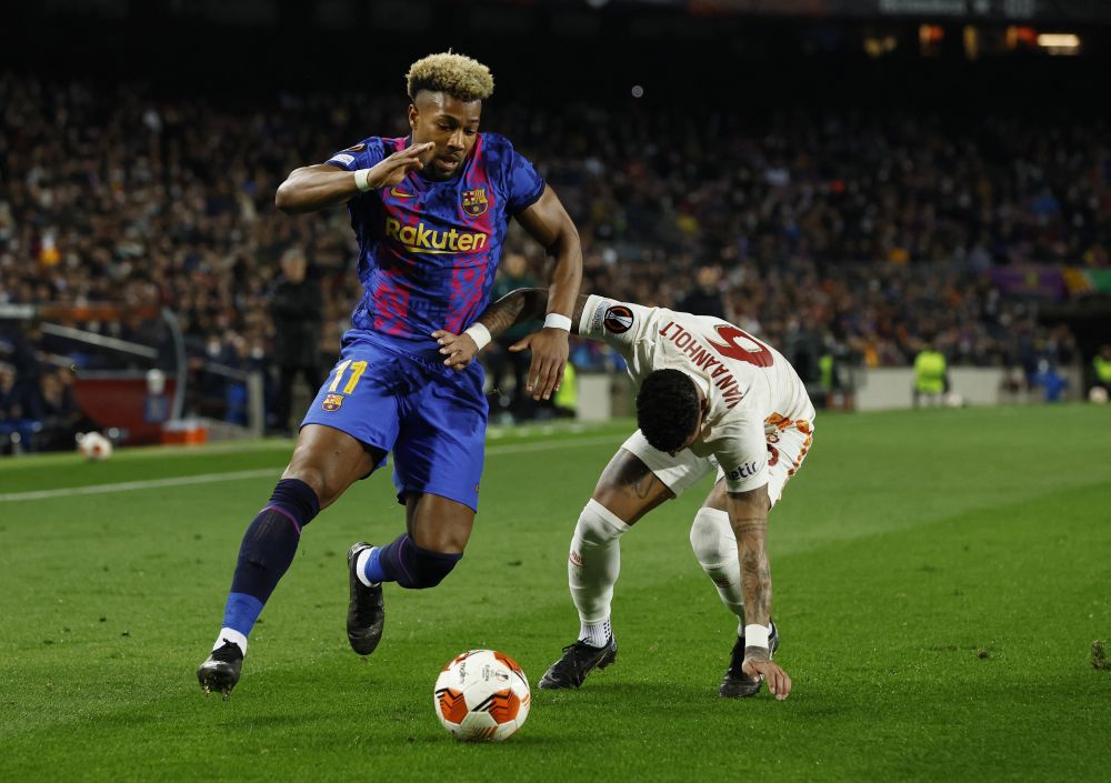 FC Barcelona's Adama Traore in action with Galatasaray's Patrick van Aanholt at Camp Nou, Barcelona March 10, 2022. u00e2u20acu201d Reuters picn