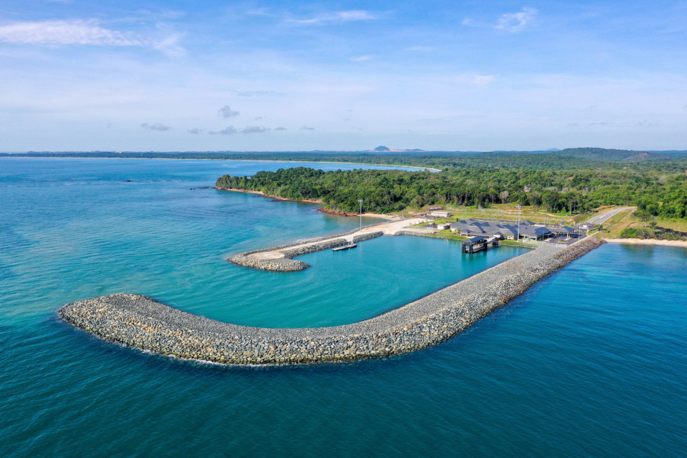 The Desaru Coast Ferry Terminal, which will be the 16th international border entry point in Johor, will have a passenger ferry service connecting the terminal directly to the Tanah Merah Ferry Terminal in Singapore. u00e2u20acu201d Bernama pic
