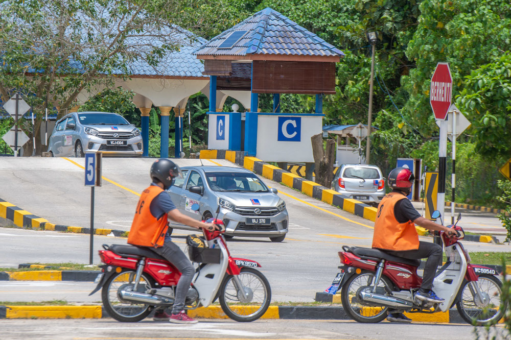 A general view of a driving school in Cheras, Kuala Lumpur, March 31, 2022. u00e2u20acu201d Picture by Shafwan Zaidon