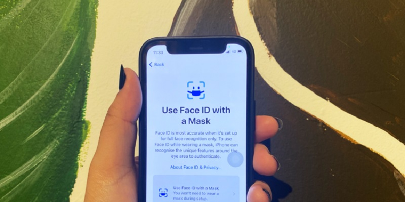Appleu00e2u20acu2122s software update u00e2u20acu201d iOS 15.4 u00e2u20acu2022 has several new features, but its most exciting feature is Face ID recognition while wearing a mask, finally. u00e2u20acu2022 SoyaCincau pic