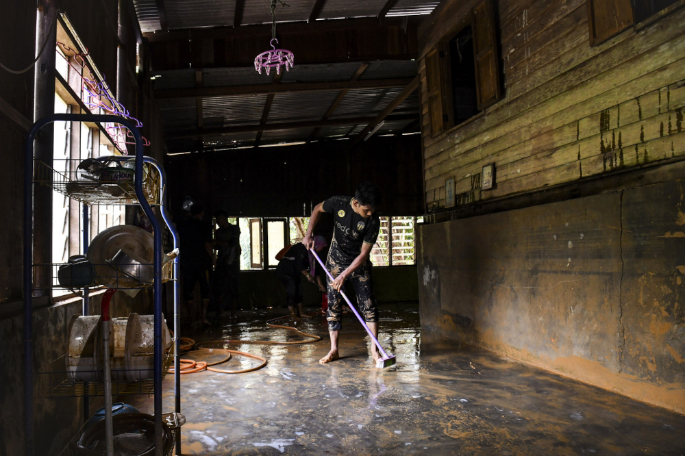 A resident cleans up his home destroyed by floods in Kampung Bukit Gemuruh in Hulu Terengganu, March 3, 2022. u00e2u20acu2022 Bernama pic 
