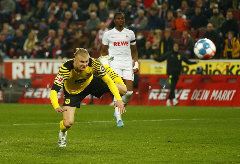 Borussia Dortmund's Erling Braut Haaland heads at goal against FC Cologne at the RheinEnergieStadion, Cologne March 20, 2022. u00e2u20acu201d Reuters picnn