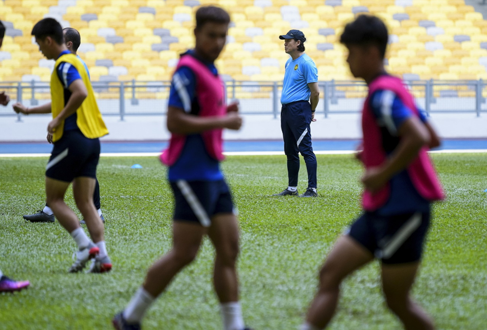 Harimau Malaya head coach Kim Pan-gon watching the squad undergo training in Kuala Lumpur, March 18, 2022. u00e2u20acu201d Bernama pic 