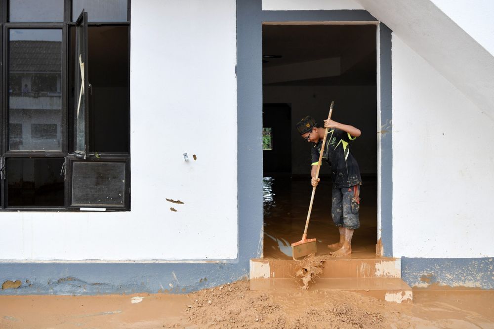 A student is seen cleaning up at Madrasatul Quran Sahabat after floodwaters recede in Hulu Terengganu March 1, 2022. u00e2u20acu2022 Bernama pic