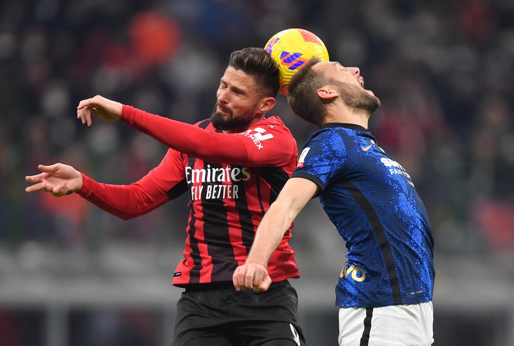 AC Milan's Olivier Giroud in action with Inter Milan's Stefan de Vrij in the first leg of the Coppa Italia semi-final at San Siro March 1, 2022. u00e2u20acu201d Reuters picnn