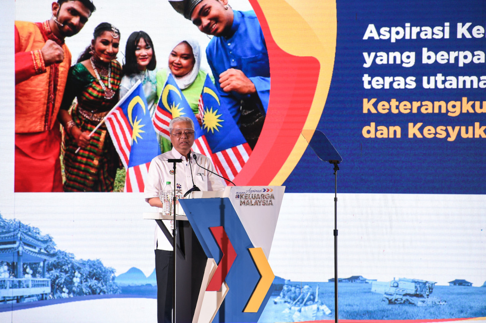 Prime Minister Datuk Seri Ismail Sabri Yaakob delivering his opening speech at the Malaysian Family Aspirations Tour programme at the Tuanku Syed Putra Sports Complex, Kangar, March 25, 2022. u00e2u20acu201d Bernama pic 