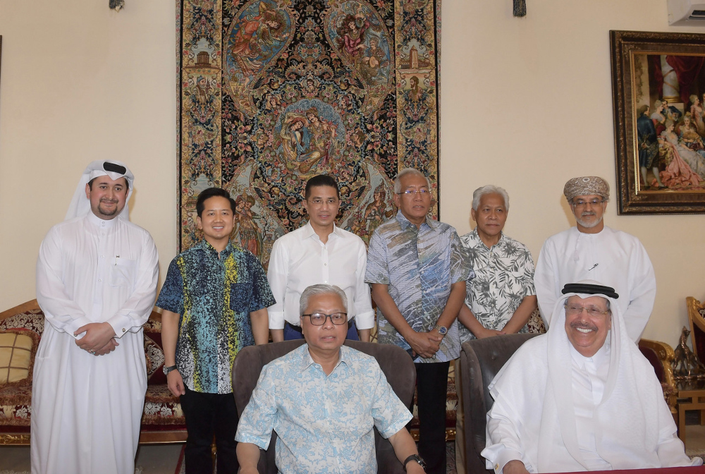 Prime Minister Datuk Seri Ismail Sabri Yaakob with Baladna chairman Ahmed Hussain Al Khafaf in Bandar Al Khor, near Doha, Qatar, March 28, 2022. u00e2u20acu201d Bernama pic 