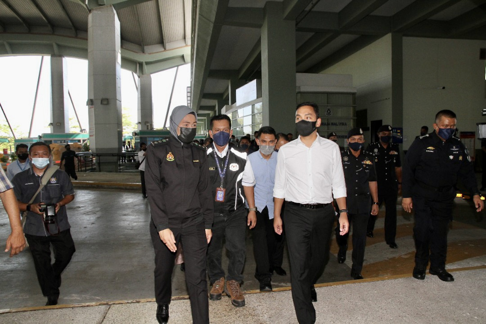 Johor MB Datuk Onn Hafiz Ghazi (right) being briefed by an Immigration Department officer on the Sultan Abu Bakar Building’s Customs, Immigration, Quarantine and Security Complex (ICQS) operations in Tanjung Kupang March 30, 2022. — Picture by Ben Tan