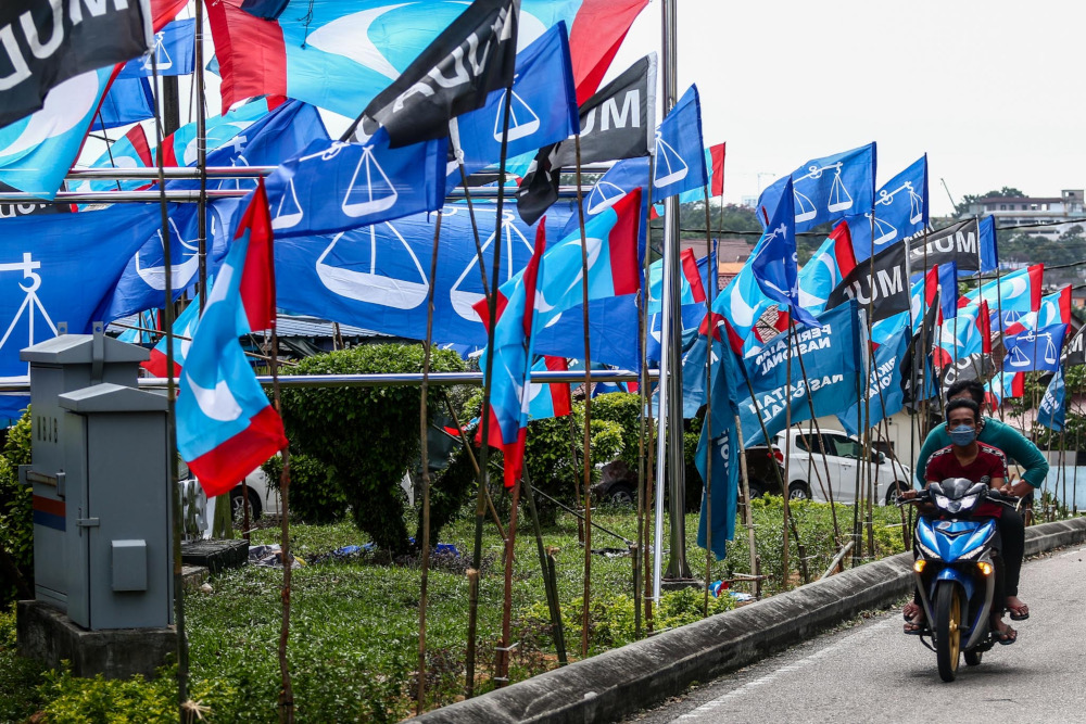 A flag war between the parties contesting in the 15th Johor state election in N44 Larkin, Johor Baru, March 9, 2022. u00e2u20acu201d Picture by Hari Anggara