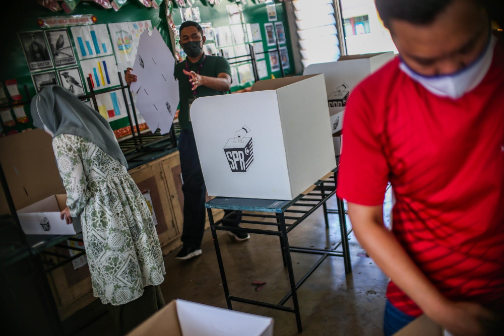Election Commission officers make final preparations for the voting process in conjunction with the Johor state election at Sekolah Kebangsaan Tanjung Puteri, Johor Baru, March 11, 2022. u00e2u20acu201d Picture by Hari Anggara