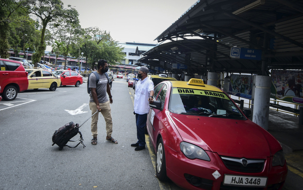 Taxi drivers waiting for customers around Larkin Sentral in Johor Baru, March 25, 2022. u00e2u20acu2022 Bernama pic 