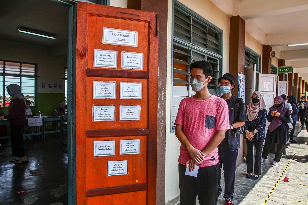 Voters line up to cast their ballot at the SK Ismail 1 polling station in Muar, Johor March 12, 2022. u00e2u20acu2022 Picture by Hari Anggara