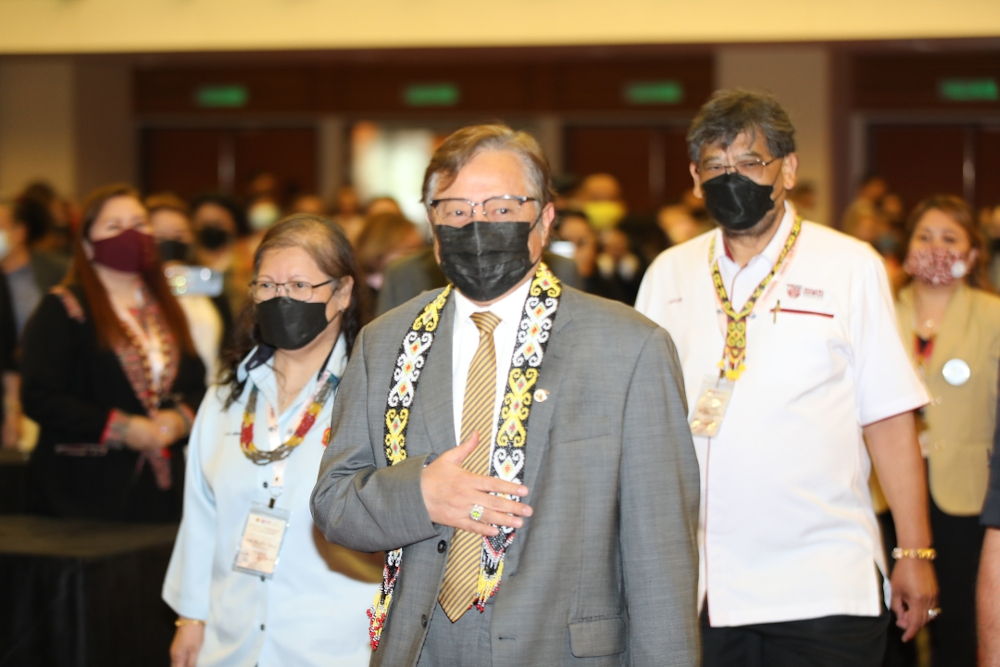 Tan Sri Abang Johari Openg arrives at the National Conference on Dayak Women 2022 accompanied by Datuk Alice Jawan Empaling (left) and Datuk Jayum Jawan (right). u00e2u20acu201c Ukas pic via Borneo Post