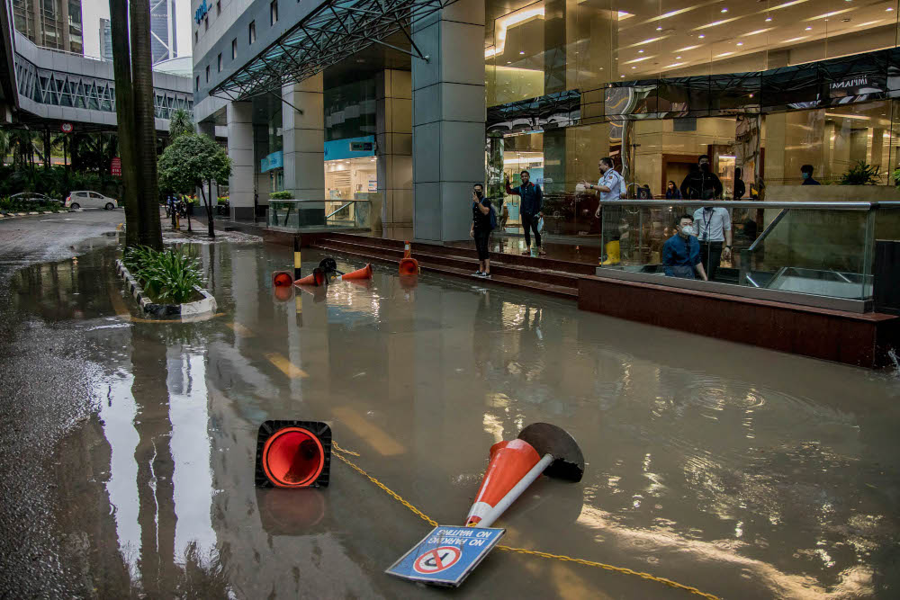 A general view of Jalan Perak following heavy rain in Kuala Lumpur, March 7, 2022. — Picture by Firdaus Latif