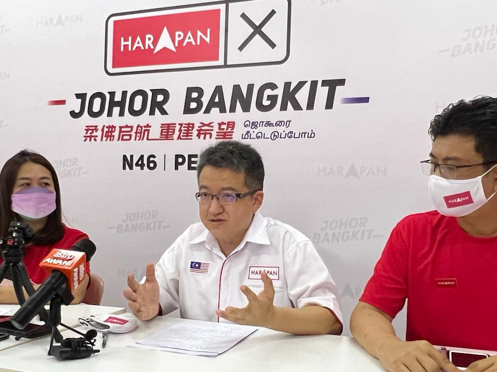 Johor DAP chief Liew Chin Tong speaks during a press conference in Johor March 2, 2022. u00e2u20acu201d Picture by Ben Tan