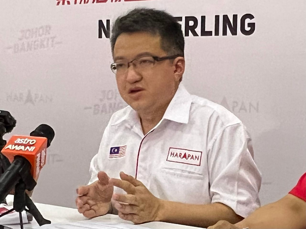 Johor DAP chief Liew Chin Tong speaks during a press conference in Johor March 2, 2022. — Picture by Ben Tan