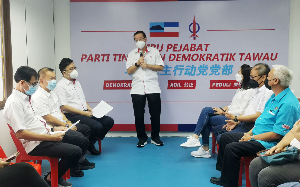 Lim Guan Eng said the spirit of DAPu00e2u20acu2122s struggle could not be extinguished by leaders who betrayed the peopleu00e2u20acu2122s mandate because there were still loyal members who always stick to the party. u00e2u20acu201d Borneo Post Online picnn