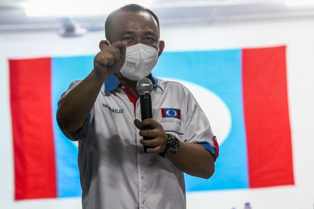 PKR candidate for the Layang-Layang state seat, Maszlee Malik gives a speech at the PKR Operations Room in Bandar Layang-Layang, Simpang Renggam, Johor, March 3, 2022. u00e2u20acu2022 Picture by Hari Anggara