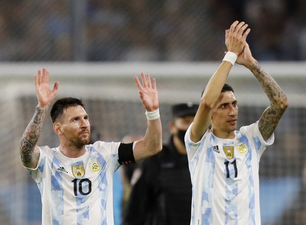 Argentina's Lionel Messi and Angel Di Maria applaud fans after the match against Venezuela March 26, 2022. u00e2u20acu2022 Reuters pic