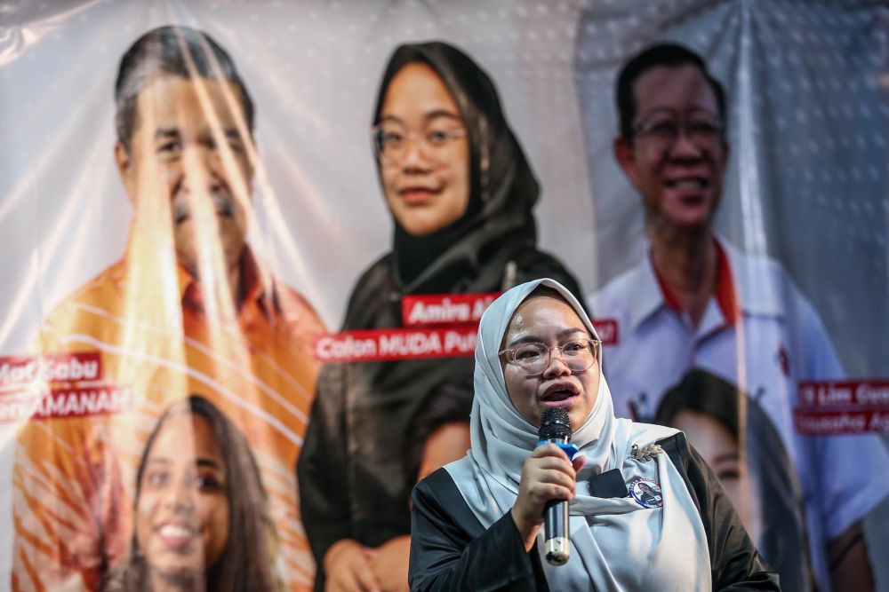 Muda Puteri Wangsa candidate Amira Aisya Abd Aziz addresses members of the public during a u00e2u20acu02dcceramahu00e2u20acu2122 at Eco Cascadia, Johor Baru March 10, 2022. u00e2u20acu201d Picture by Hari Anggara