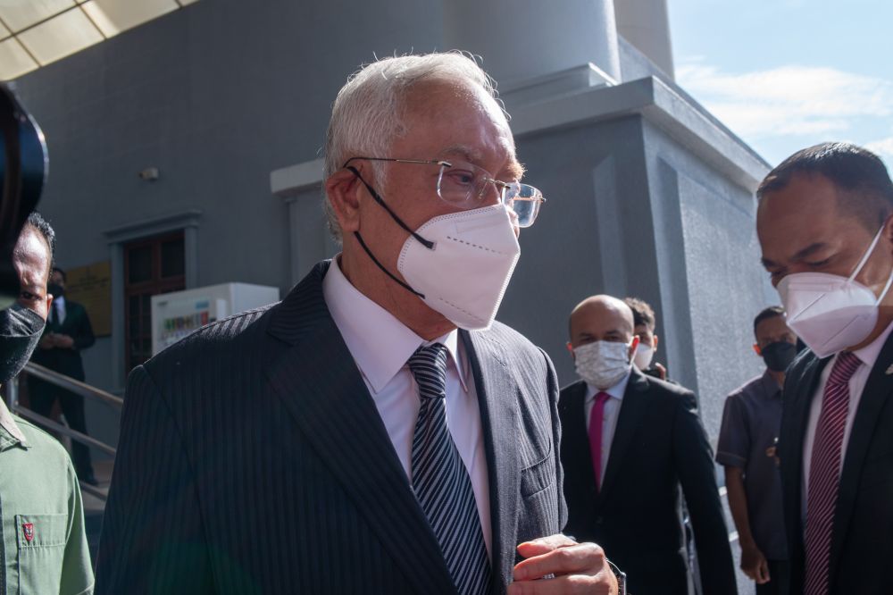 Datuk Seri Najib Razak is pictured at the Kuala Lumpur High Court March 7, 2022. u00e2u20acu201d Picture by Firdaus Latif