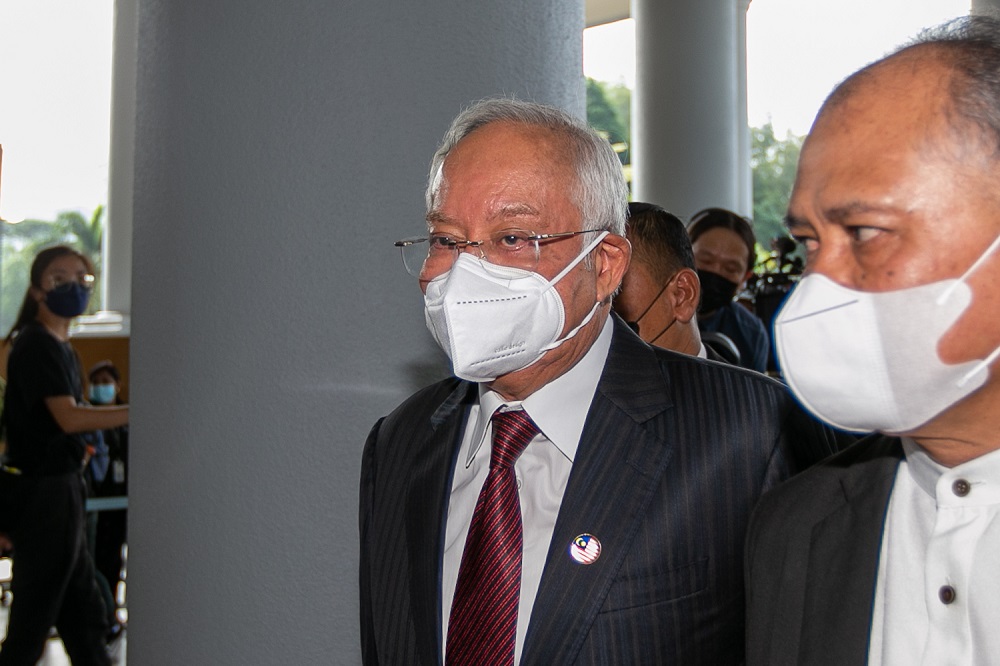 Datuk Seri Najib Razak arrives at the Kuala Lumpur High Court Complex, March 24, 2022. u00e2u20acu201d Picture by Devan Manuel