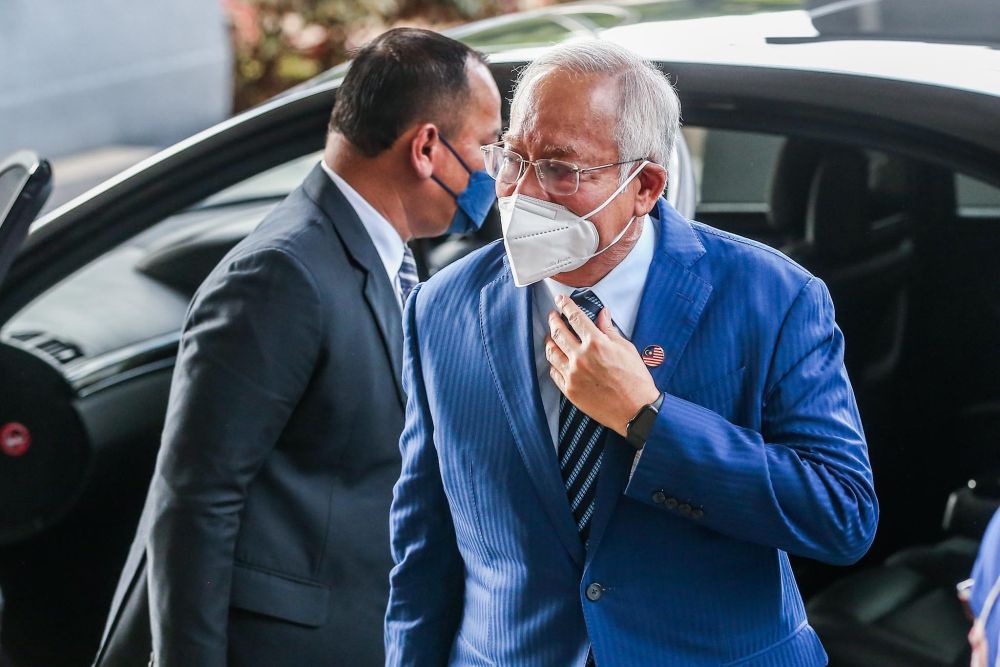 Datuk Seri Najib Razak arrives at the Kuala Lumpur High Court March 22, 2022. u00e2u20acu201d Picture by Hari Anggara