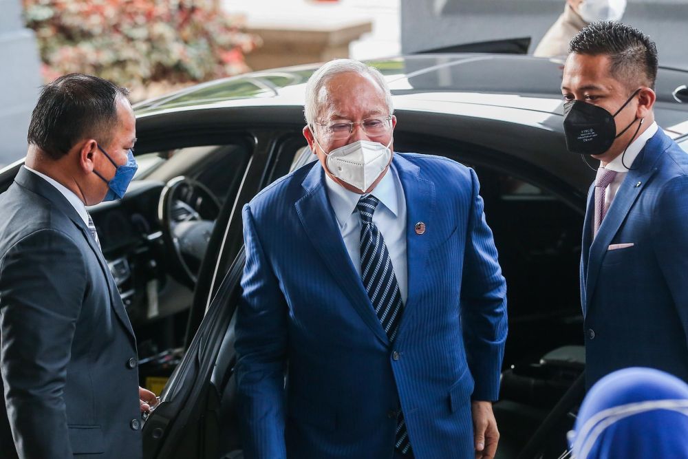 Datuk Seri Najib Razak arrives at the Kuala Lumpur High Court March 22, 2022. u00e2u20acu201d Picture by Hari Anggara