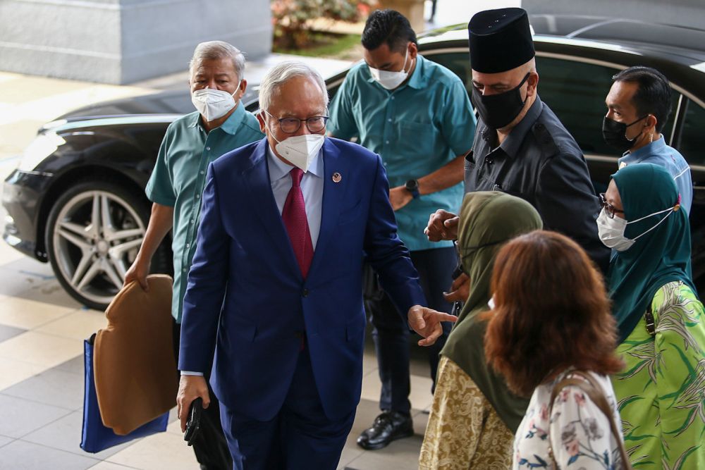 Datuk Seri Najib Razak arrives at the Kuala Lumpur High Court March 31, 2022. u00e2u20acu201d Picture by Devan Manuel