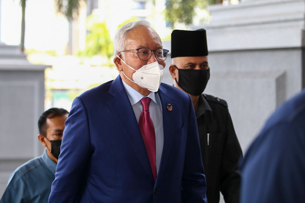 Datuk Seri Najib Razak arrives at the Kuala Lumpur High Court March 31, 2022. — Picture by Devan Manuel