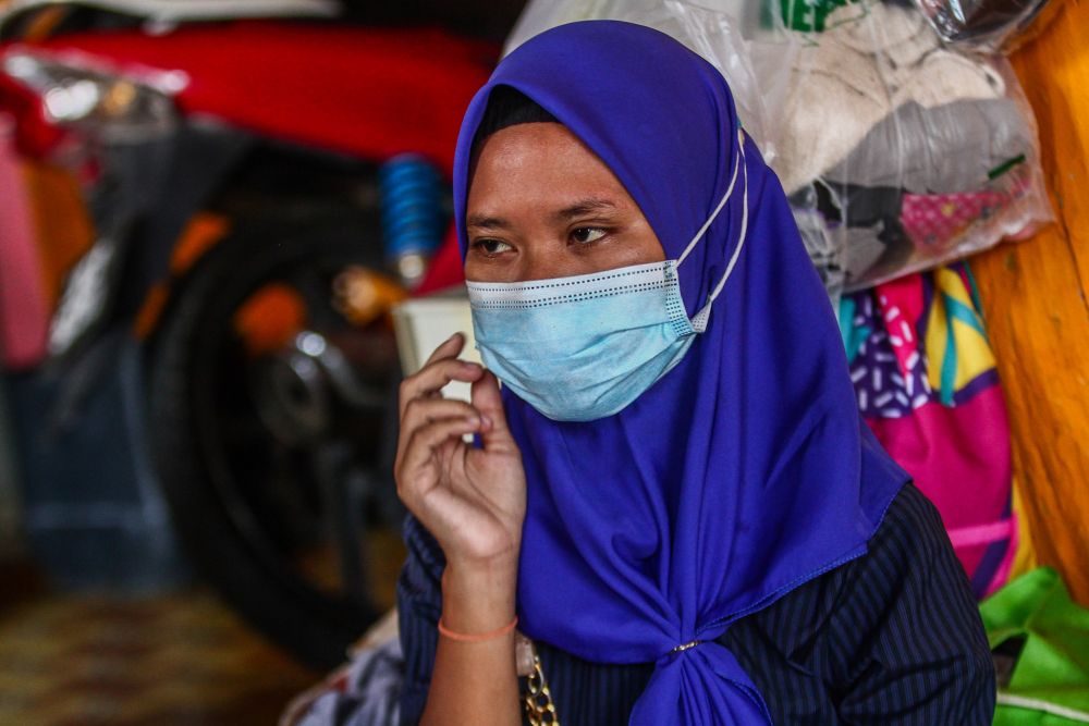 Norshahirah Yusof speaks to Malay Mail during an interview at her home in Kampung Bumiputera Dalam, Rengit March 4, 2022. — Picture by Hari Anggara