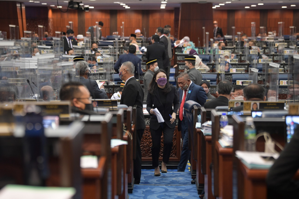 Through a bloc vote called by the Opposition bloc, a total of 86 Opposition MPs voted against the extension versus 84 from the ruling bloc who supported it. u00e2u20acu201d Bernama pic 