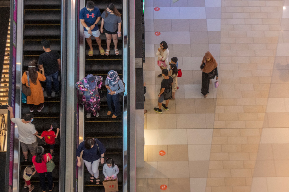 People spending their leisure time at IOI City Mall in Putrajaya, March 30, 2022. u00e2u20acu2022 Picture by Shafwan Zaidon 