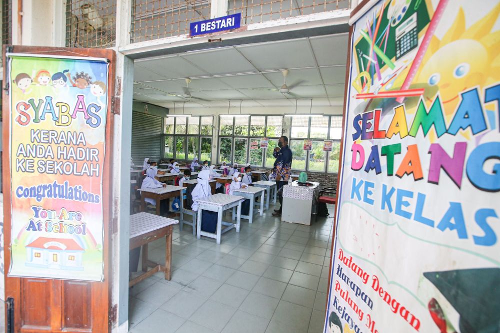 Primary school students return to school at Sekolah Kebangsaan Syed Idrus Chemor in Perak March 21, 2022. u00e2u20acu201d Picture by Farhan Najibnn