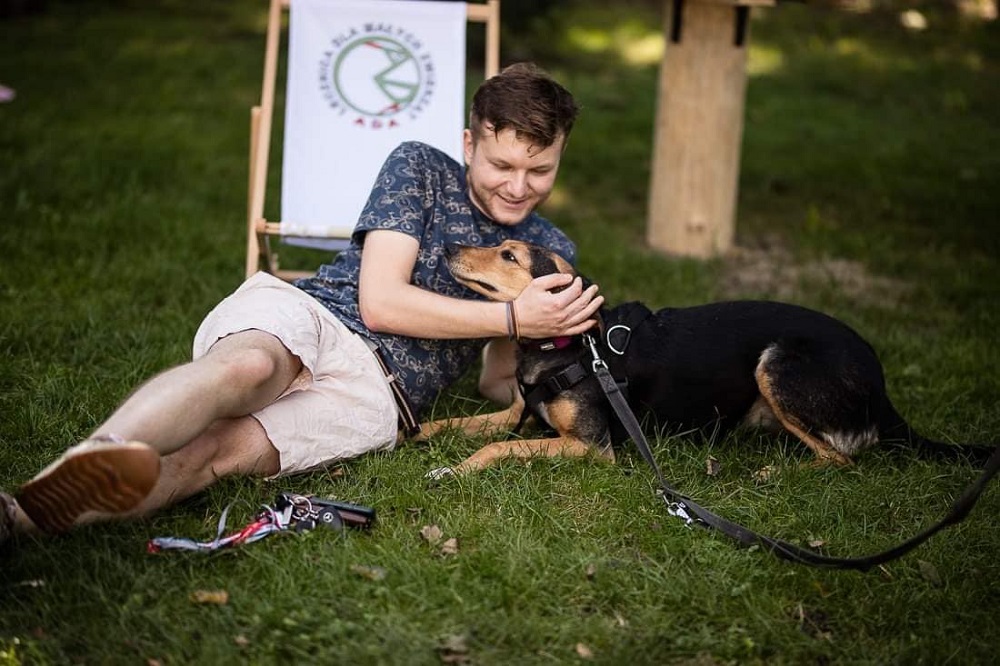 Polish veterinarian Jakub Kotowicz risked his life to rescue hundreds of animals affected by the war in Ukraine. u00e2u20acu2022 Picture via Facebook