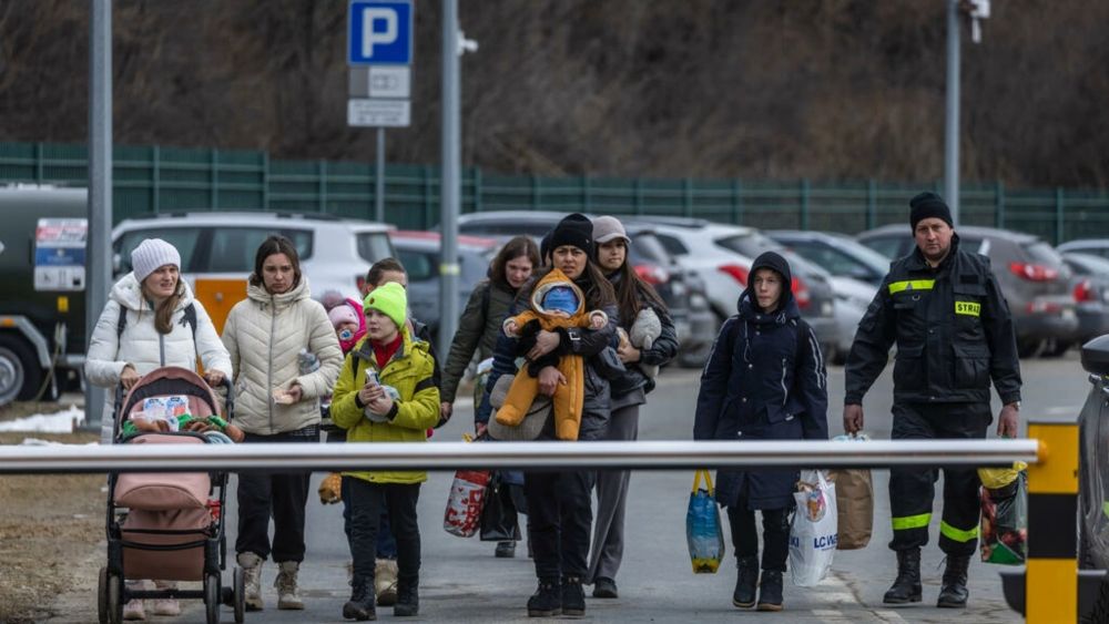 Refugees from Ukraine arrive at the Polish border on March 3, 2022 at the Polish border post of Kroscienko. u00e2u20acu201d AFP pic