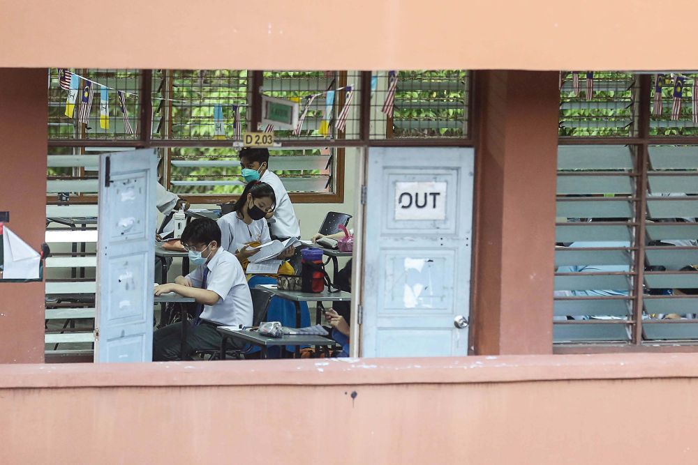 Form Five students get ready to sit for their SPM examination at SMK Bukit Jambul 7 in Gelugor March 2, 2022. — Picture by Sayuti Zainudin
