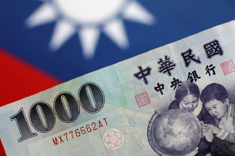 A Taiwanese woman nearly lost RM75,000 after she lost her backpack while riding her scooter in Taipei. u00e2u20acu2022 Reuters pic