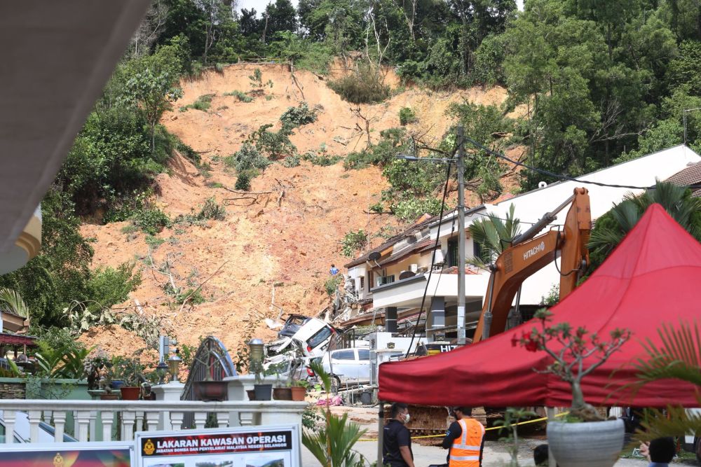 nA general view of the site of the landslide at Taman Bukit Permai 2, Ampang March 11, 2022. u00e2u20acu201d Picture by Choo Choy Mayn