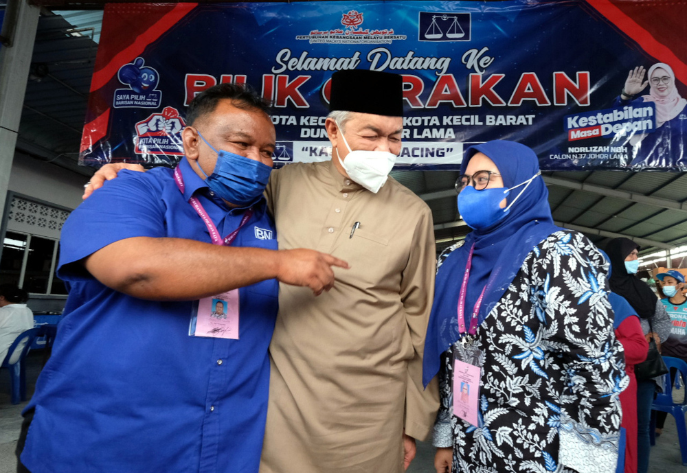 Umno president Datuk Seri Ahmad Zahid Hamidi with Umno candidates for the Sedili state seat, Muszaidi Makmor (left) and Johor Lama state seat, Norlizah Noh during his visit to the Kota Kecil Timur district voting centre in Johor, March 4, 2022. u00e2u20acu201d Bernam