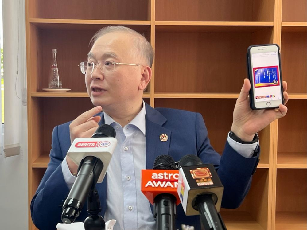 MCA president Datuk Seri Wee Ka Siong said he was serious about the debate challenge after Lim Guan Eng claimed that the MCA president had not contributed towards the construction of SJK (C) Kuek Ho Yao in Seri Austin, Johor Baru. u00e2u20acu201d Picture by Ben Tan