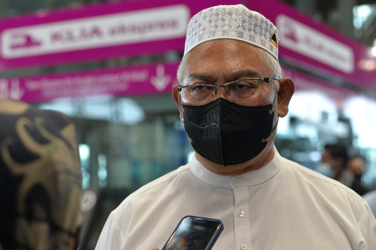 Minister of Entrepreneur Development and Cooperatives Tan Sri Noh Omar when met by Bernama at the Kuala Lumpur International Airport, April 2, 2022. u00e2u20acu201d Bernama pic