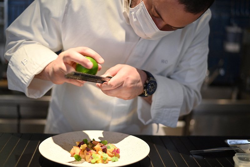 Venezuelan chef Ricardo Chaneton working at his Michelin Star restaurant u00e2u20acu02dcMonou00e2u20acu2122 in Hong Kong. u00e2u20acu201d AFP pic