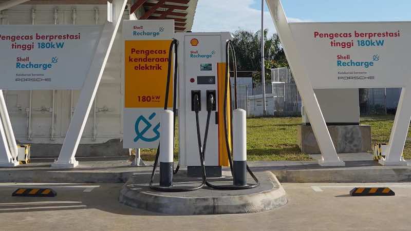 Shell recharge charging station in Tangkak, Johor. — SoyaCincau pic