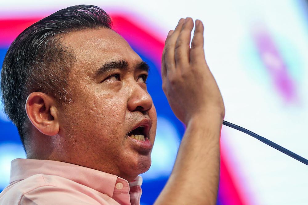 DAP leader Anthony Loke Siew Fook speaks at the Engagement session with DAP Secretary General at Shenga Convention Hall, Batu Caves April 16, 2022. u00e2u20acu201d Picture by Hari Anggara