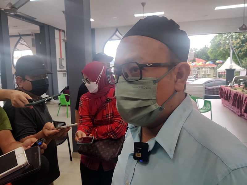 Mohd Zaki talks to the reporters during the Ihya Ramadan and Breaking Fast Programme in Kuching. u00e2u20acu201d Picture by Harry Izzdin via Borneo Post