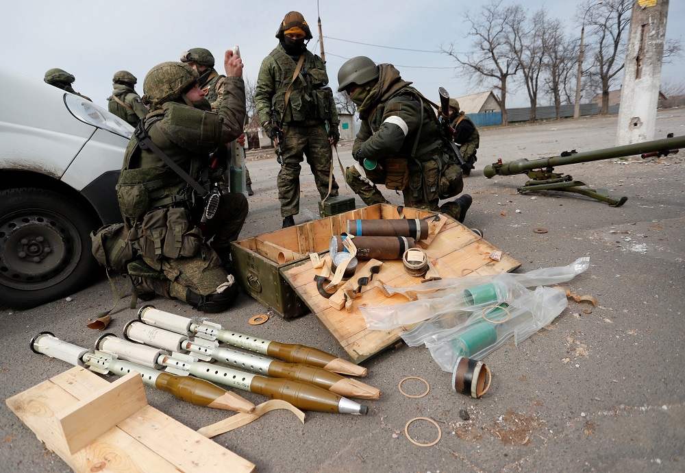 Service members of pro-Russian troops prepare to fire an anti-tank grenade launcher during fighting in Ukraine-Russia conflict in the besieged southern port city of Mariupol March 31, 2022. u00e2u20acu201d Reuters pic