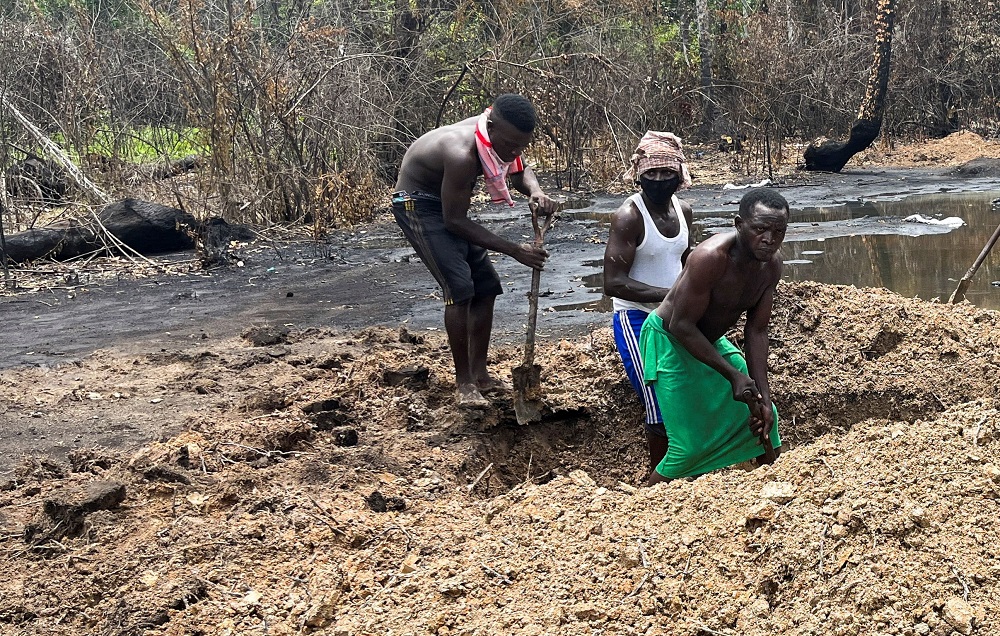 People dig graves for the burial of the victims of the explosion at an illegal crude oil bunkering site at Abaezi forest, in the Ohaji-Egbema Local Government Area of Imo State, Nigeria April 26, 2022. u00e2u20acu201d Reuters pic