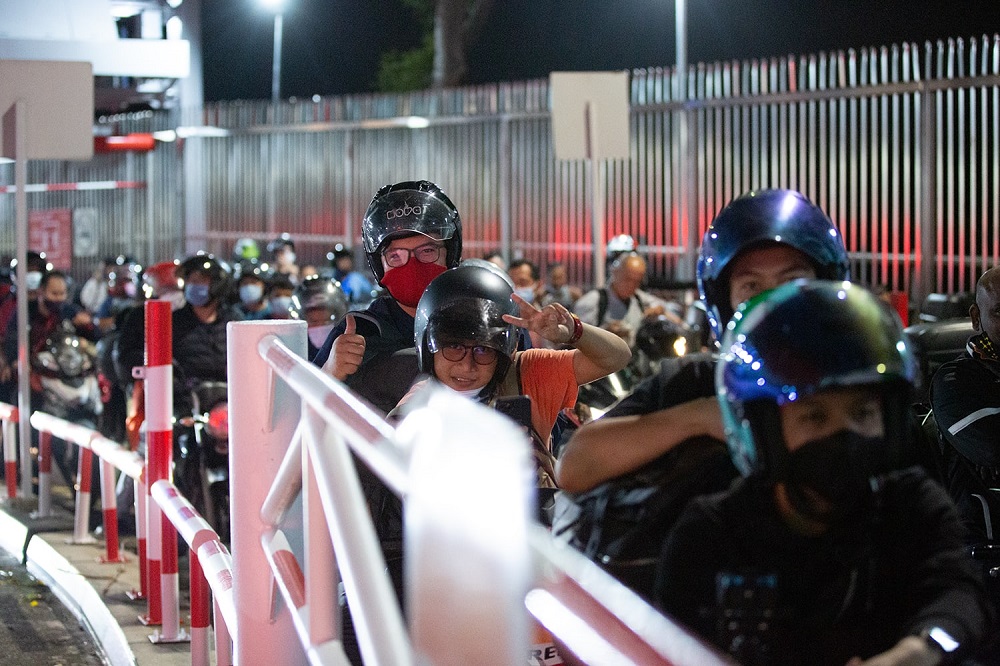 The scenes at Woodlands Checkpoint early on April 1, 2022. — TODAY pic